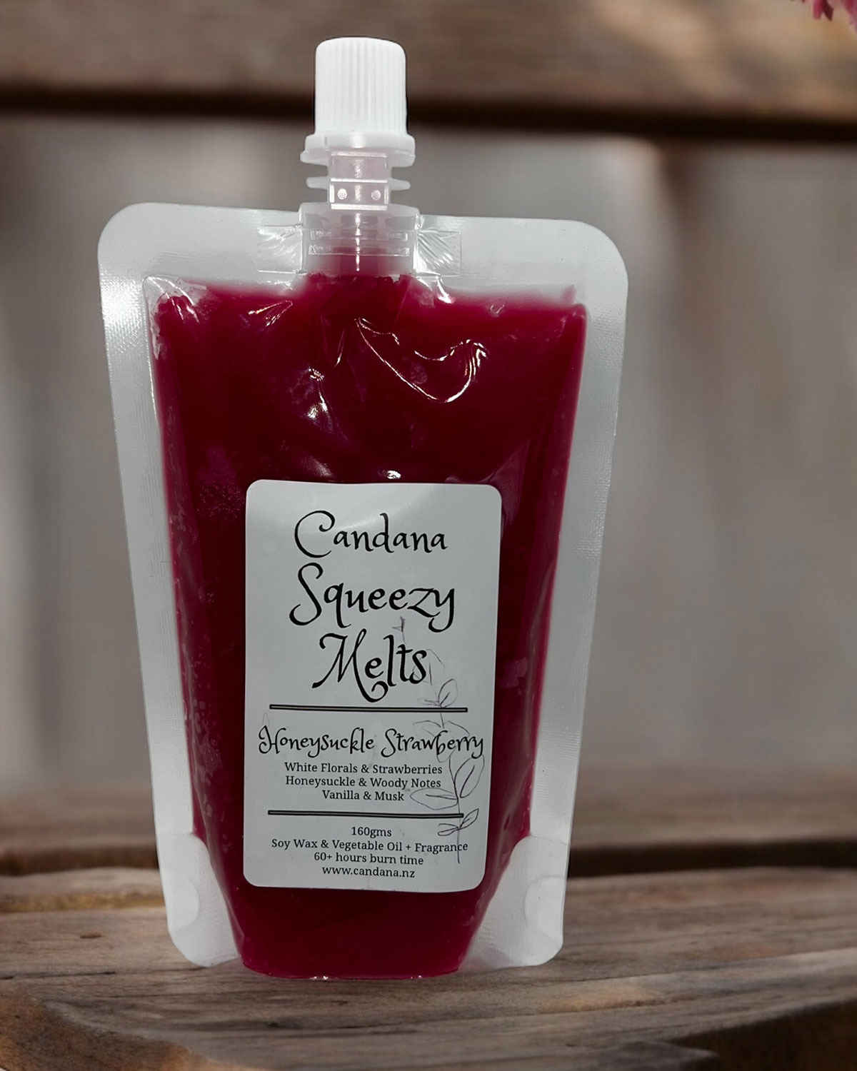 candana-candle-nz-wax-melt-squeezy-Honeysuckle-and-Strawberry-creme-160g